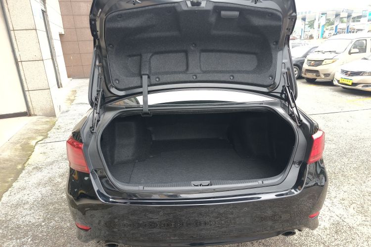 丰田 皇冠 2018款 2.0T 运动版机舱底盘23