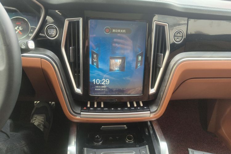 众泰T700 2017款 1.8T 双离合尊贵型中控内饰16