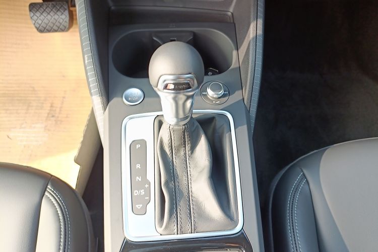 奥迪Q2L 2025款 35TFSI 时尚动感型中控内饰18