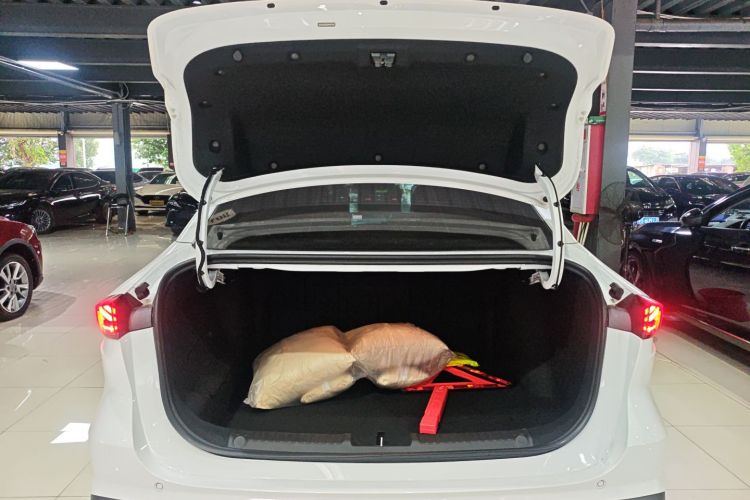 吉利银河 银河L6 2025款 EM-i 60km 启航版机舱底盘23