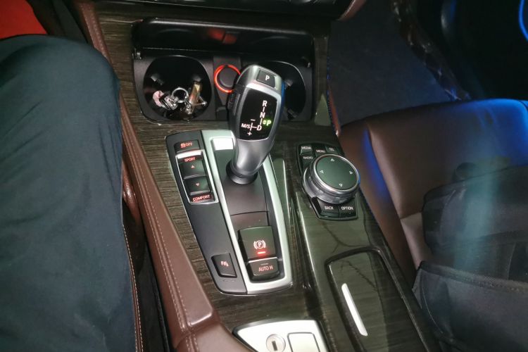 宝马5系 2014款 525Li 豪华设计套装中控内饰18