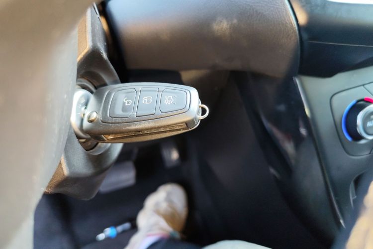 福特 福克斯 2017款 两厢 1.6L 自动风尚型智行版中控内饰11