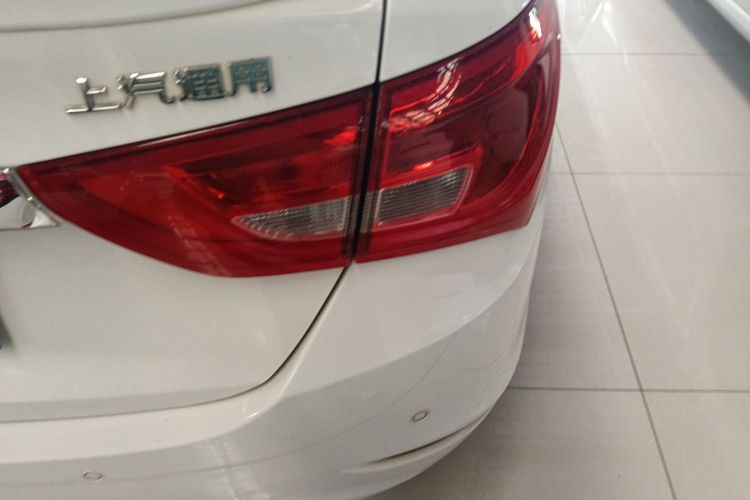 别克 英朗 2016款 15N 手动精英型车身外观9