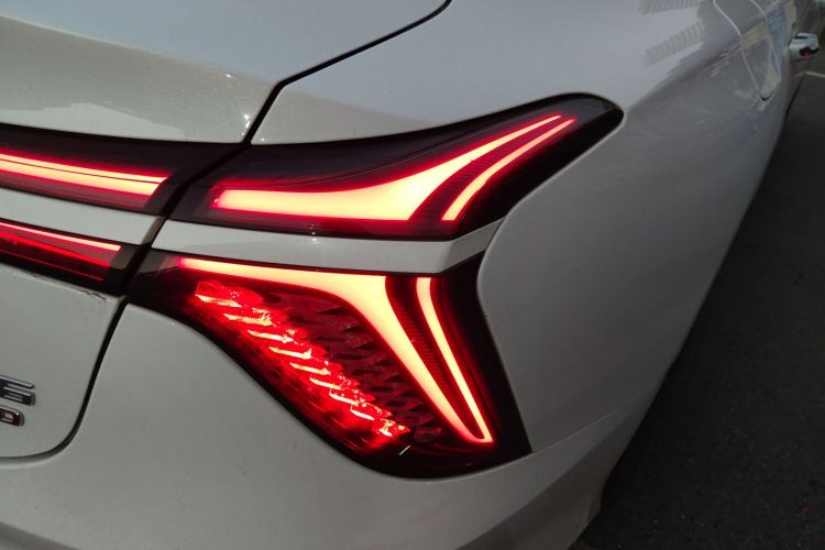 红旗H6 2023款 2.0T 致臻版车身外观9