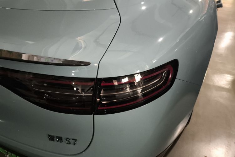 鸿蒙智行 智界S7 2025款 703km Ultra运动版车身外观9