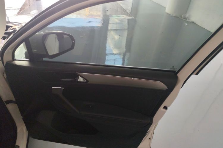 大众 途观L 2019款 330TSI 自动两驱全景舒适版 国VI中控内饰7004