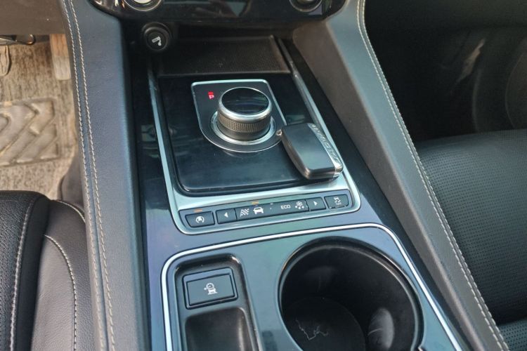 捷豹F-PACE 2016款 3.0 SC 四驱R-Sport运动版中控内饰18