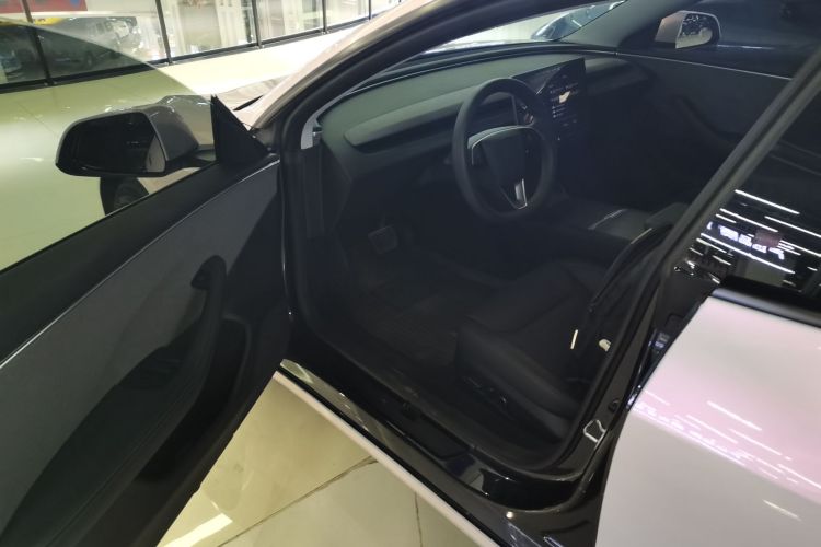 特斯拉 Model 3 2023款 后轮驱动版中控内饰20
