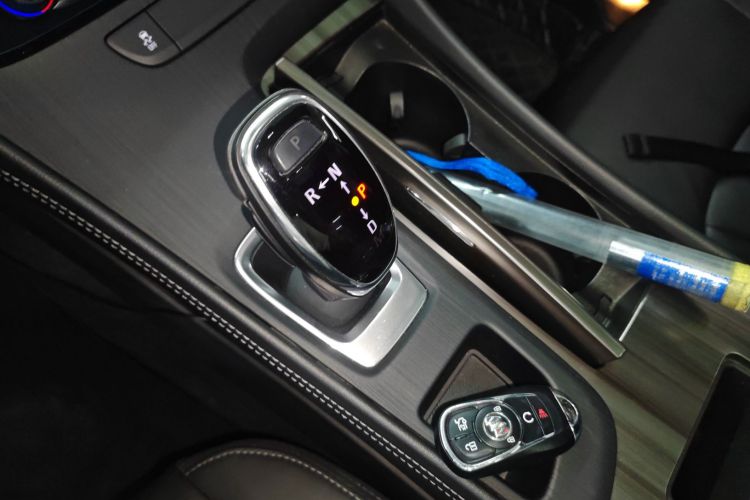 别克 君越 2022款 552T 豪华型中控内饰18