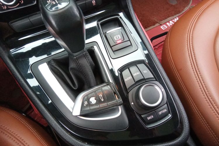 宝马2系旅行车 2016款 218i 时尚型中控内饰11