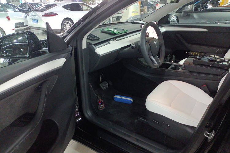 特斯拉 Model Y 2021款 标准续航后驱版中控内饰20