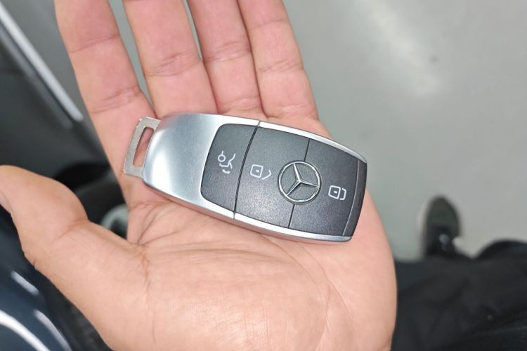 奔驰C级 2019款 C 260 L 运动版中控内饰11