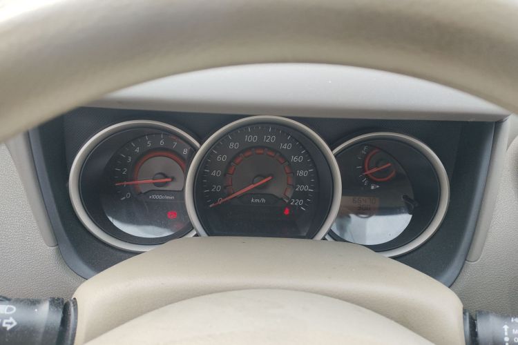 日产 轩逸 2012款 经典 1.6XE 手动舒适版中控内饰14