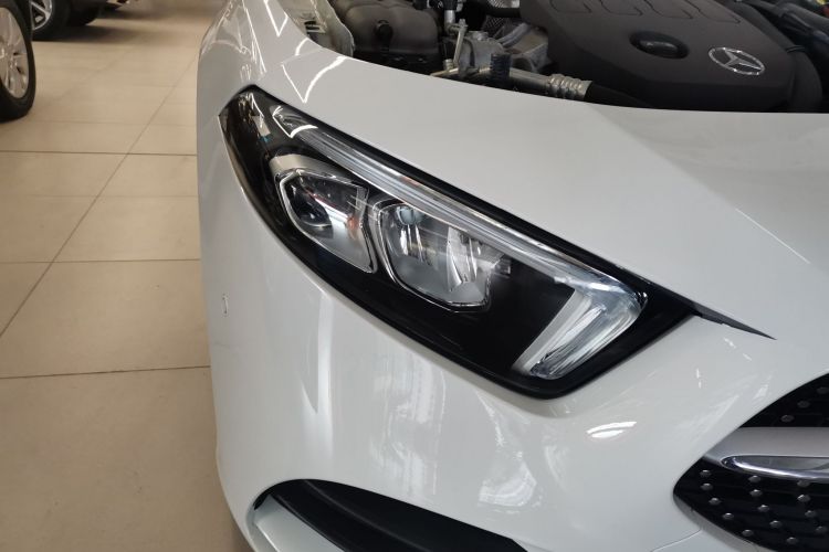 奔驰A级 2020款 改款 A 200 L 运动轿车时尚型车身外观8