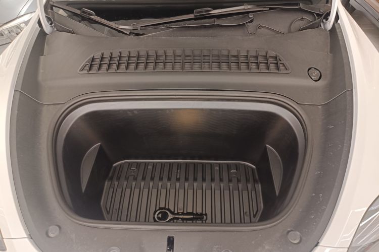 特斯拉 Model Y 2022款 改款 长续航全轮驱动版机舱底盘24