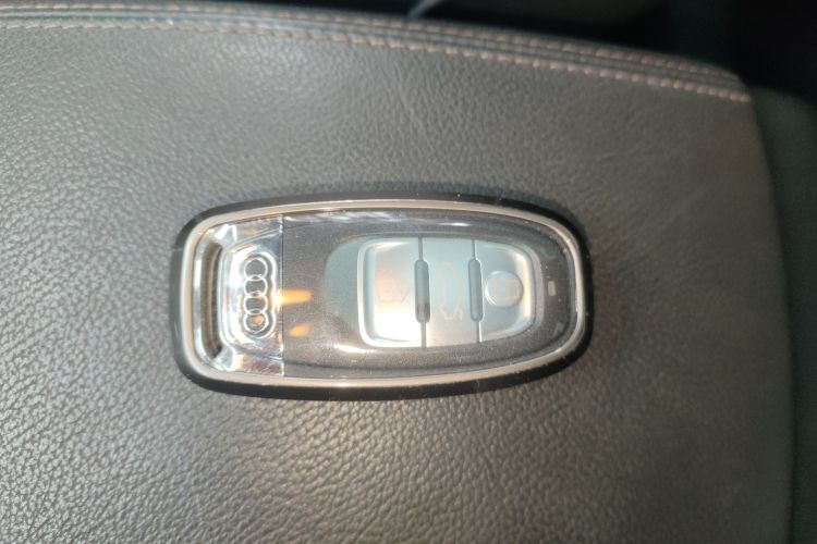 奥迪Q5 2018款 典藏版 40 TFSI 技术型中控内饰11