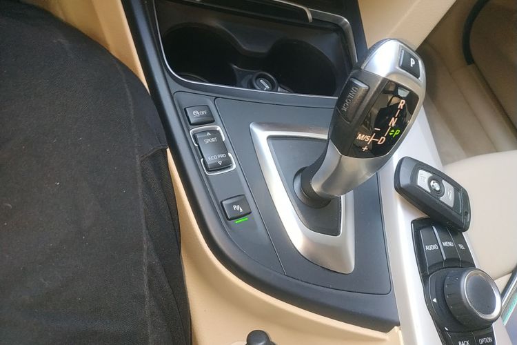 宝马3系 2016款 320Li 进取型局部细节18