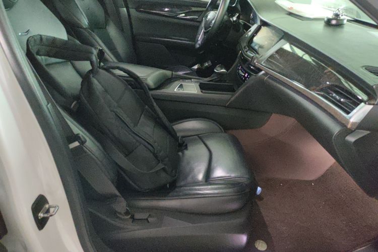 凯迪拉克CT6 2017款 28T 豪华型中控内饰41