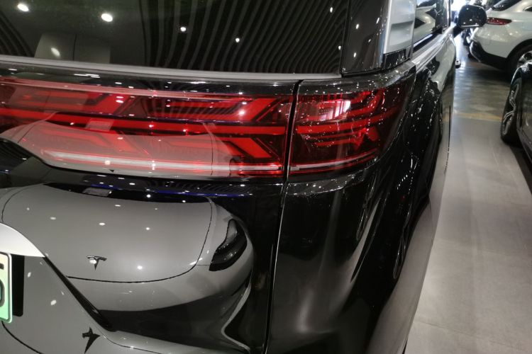 腾势D9 2024款 EV 620 尊享型车身外观9