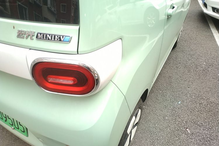 五菱汽车 宏光MINIEV 2024款 第三代 215km 进阶版车身外观9