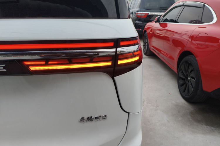 奔腾M9 2023款 2.0T 尊享型车身外观6006