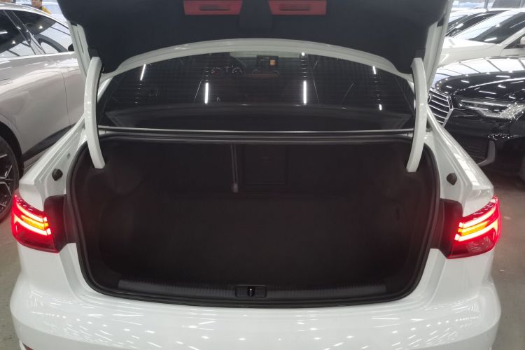 奥迪A3 2020款 Limousine 35 TFSI 时尚型 国VI机舱底盘23