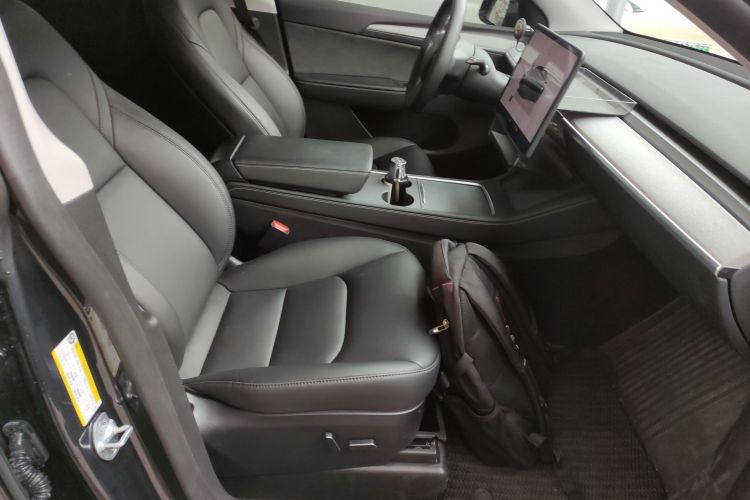 特斯拉 Model Y 2024款 长续航全轮驱动版局部细节41