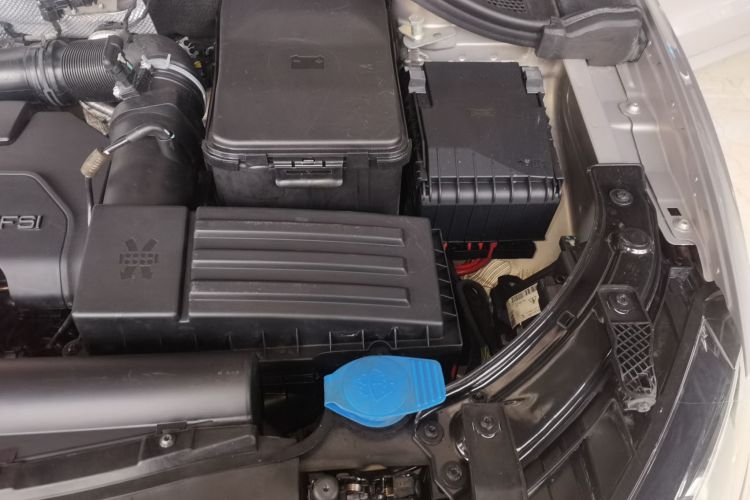 奥迪Q3 2013款 35 TFSI 舒适型机舱底盘26