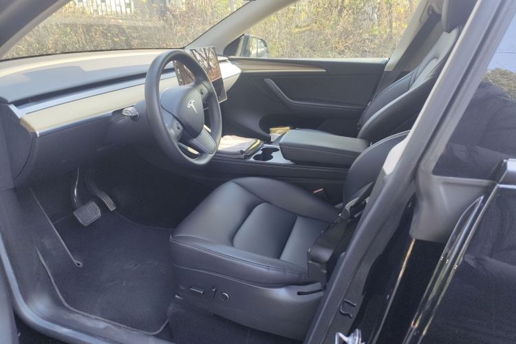 特斯拉 Model Y 2022款 改款 后轮驱动版中控内饰19