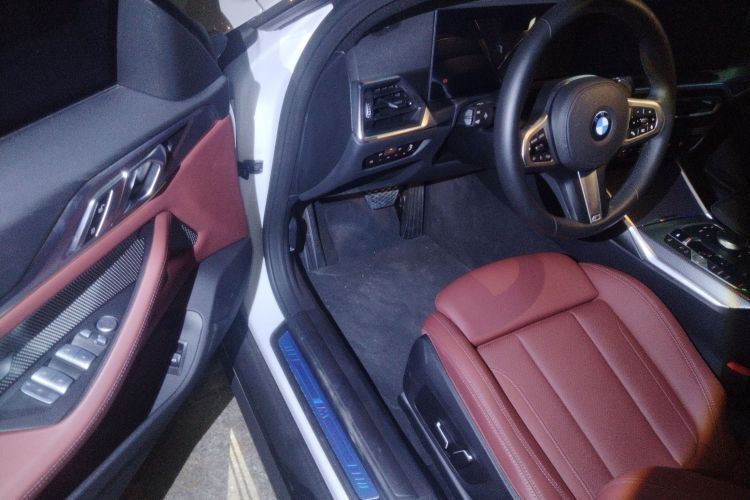 宝马4系 2023款 425i Gran Coupe M运动曜夜套装中控内饰7003