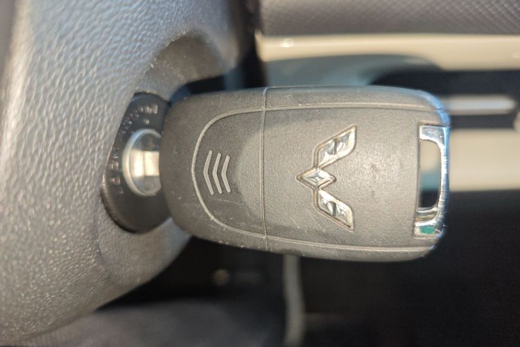 五菱汽车 五菱缤果 2023款 333km 快享款中控内饰7001