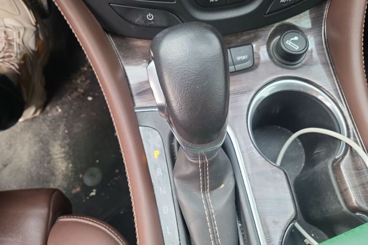 别克 昂科威 2017款 28T 四驱豪华型中控内饰18