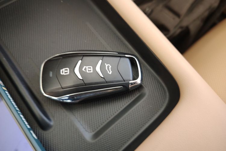 蓝电E5 PLUS 2025款 165km 长续航版PLUS 7座中控内饰7001