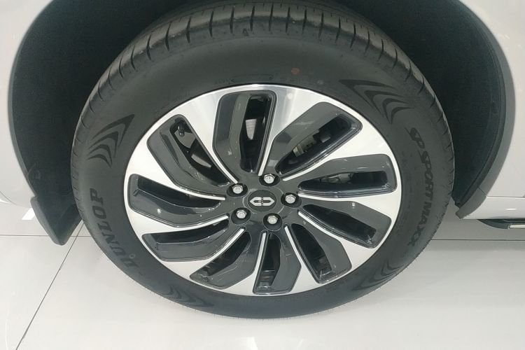 鸿蒙智行 问界M7 2024款 1.5T 四驱Plus版 5座车身外观6008