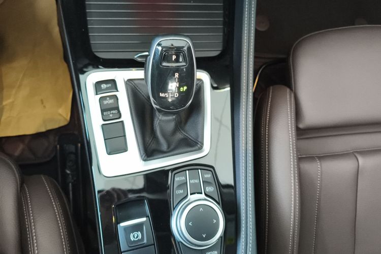 宝马1系 2021款 改款 125i M运动曜夜版中控内饰18