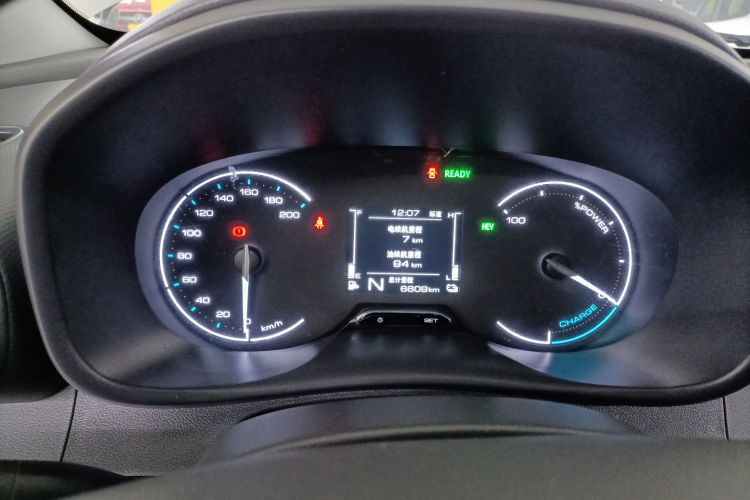 五菱汽车 五菱宏光新能源 2025款 增程式混动 50KM 舒适型中控内饰14