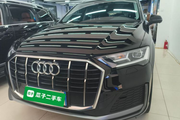 奥迪Q7 2023款 45 TFSI quattro S line运动型车身外观2