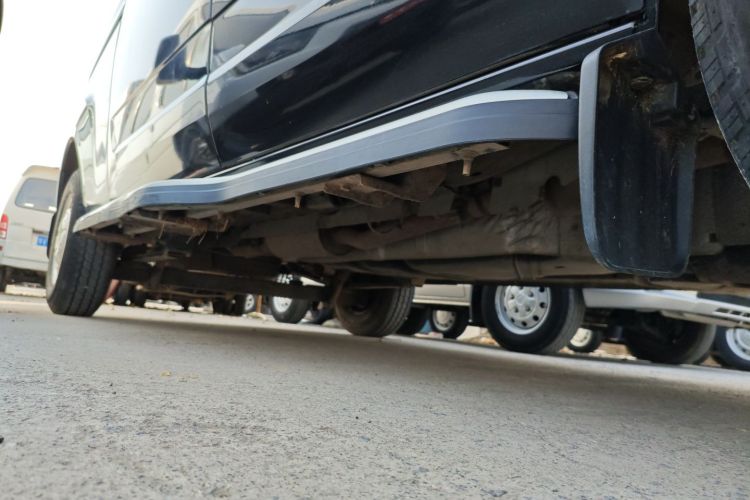 福特 全顺 2019款 2.0T柴油多功能商用车中轴中顶6座国VI局部细节9001