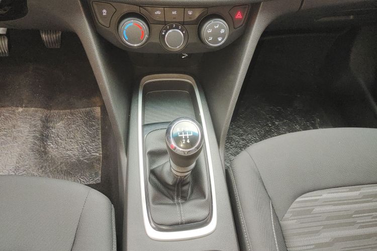 雪佛兰 科沃兹 2016款 1.5L 手动欣享版中控内饰18