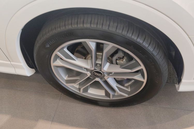 奥迪Q3 2024款 40 TFSI 时尚动感型车身外观10