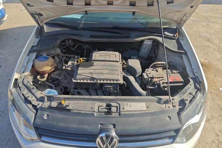 大众 Polo 2014款 1.6L 自动舒适版机舱底盘24