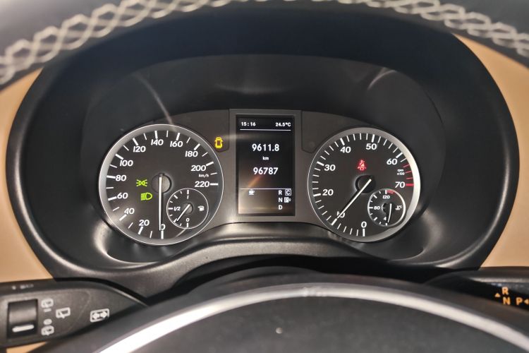 奔驰 威霆 2018款 2.0T 商务版 国VI中控内饰14