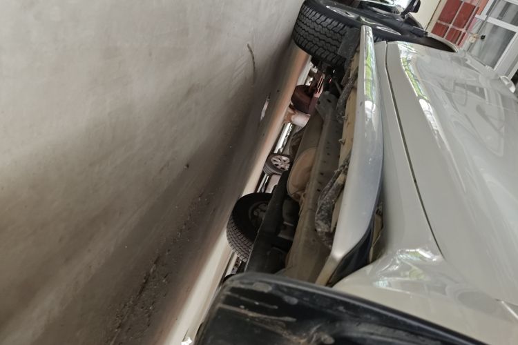 丰田 普拉多 2018款 3.5L 自动TX-L局部细节9001