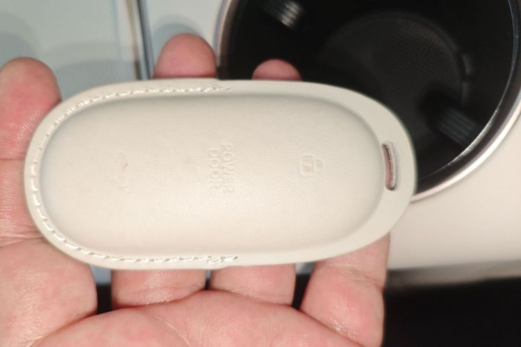 理想汽车 理想MEGA 2025款 Home 家庭特别版中控内饰7001