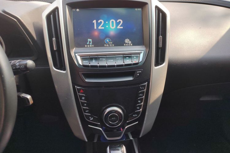 纳智捷 优6 SUV 2015款 1.8T 时尚型中控内饰16