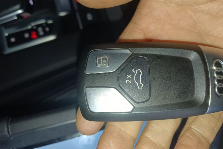 奥迪Q5L 2018款 45 TFSI 尊享运动型 国V中控内饰7001