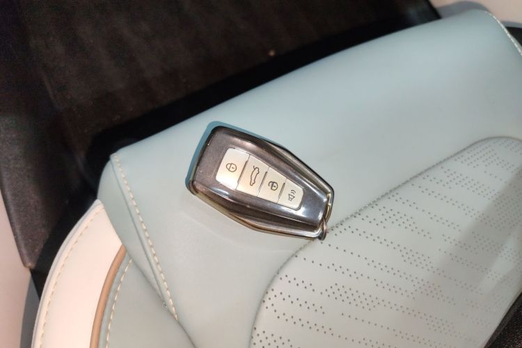 吉利几何G6 2022款 620 新趣型中控内饰7001