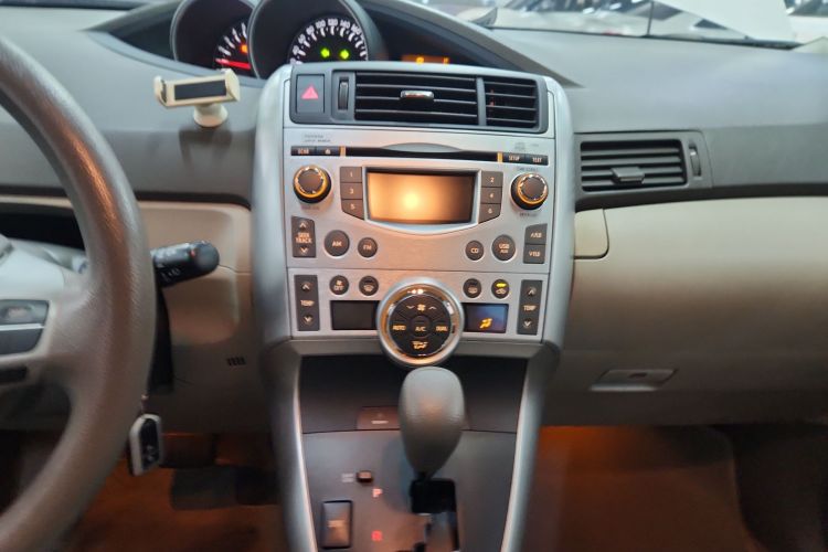 丰田 逸致 2014款 星耀 180G CVT舒适版局部细节16