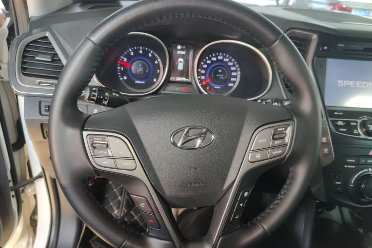 现代 胜达 2015款 2.0T 自动两驱智能型 5座中控内饰13