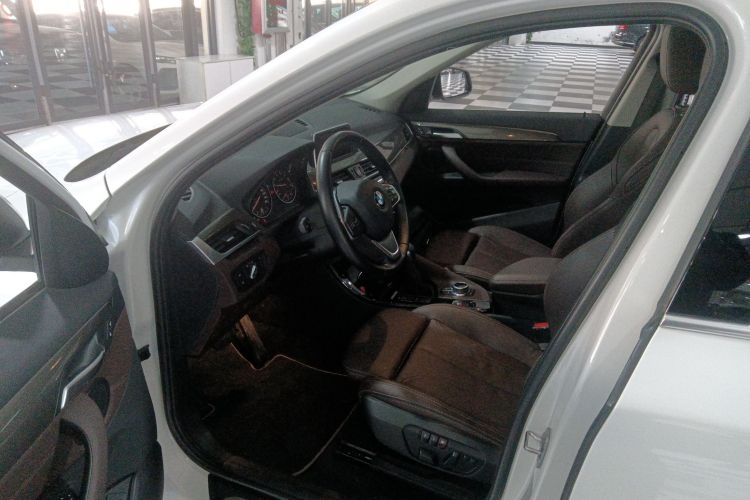 宝马X1 2016款 sDrive20Li 豪华型中控内饰19